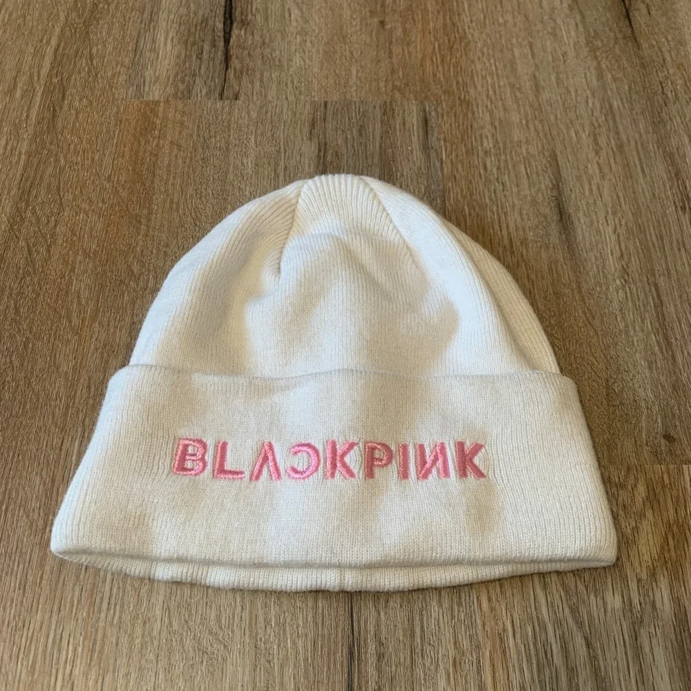 H&M Blackpink embroidered logo beanie in pink and‎ white - womens